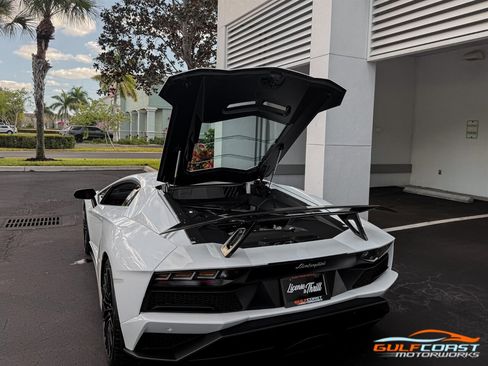 Used 2018 Lamborghini Aventador S image 34