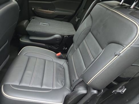 Used 2023 GMC Acadia Denali w/ Denali Ultimate Package image 10