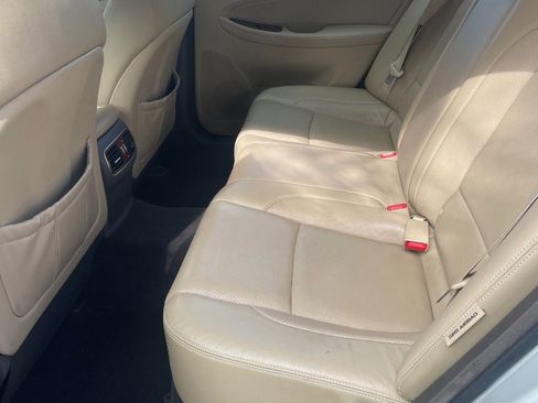 Used 2012 Hyundai Genesis 3.8 image 7