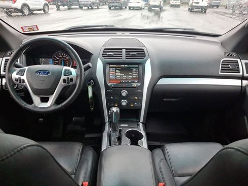 Used 2015 Ford Explorer XLT w/ Equipment Group 202A image 10