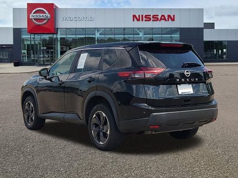 Used 2024 Nissan Rogue SV AWD/4WD image 5