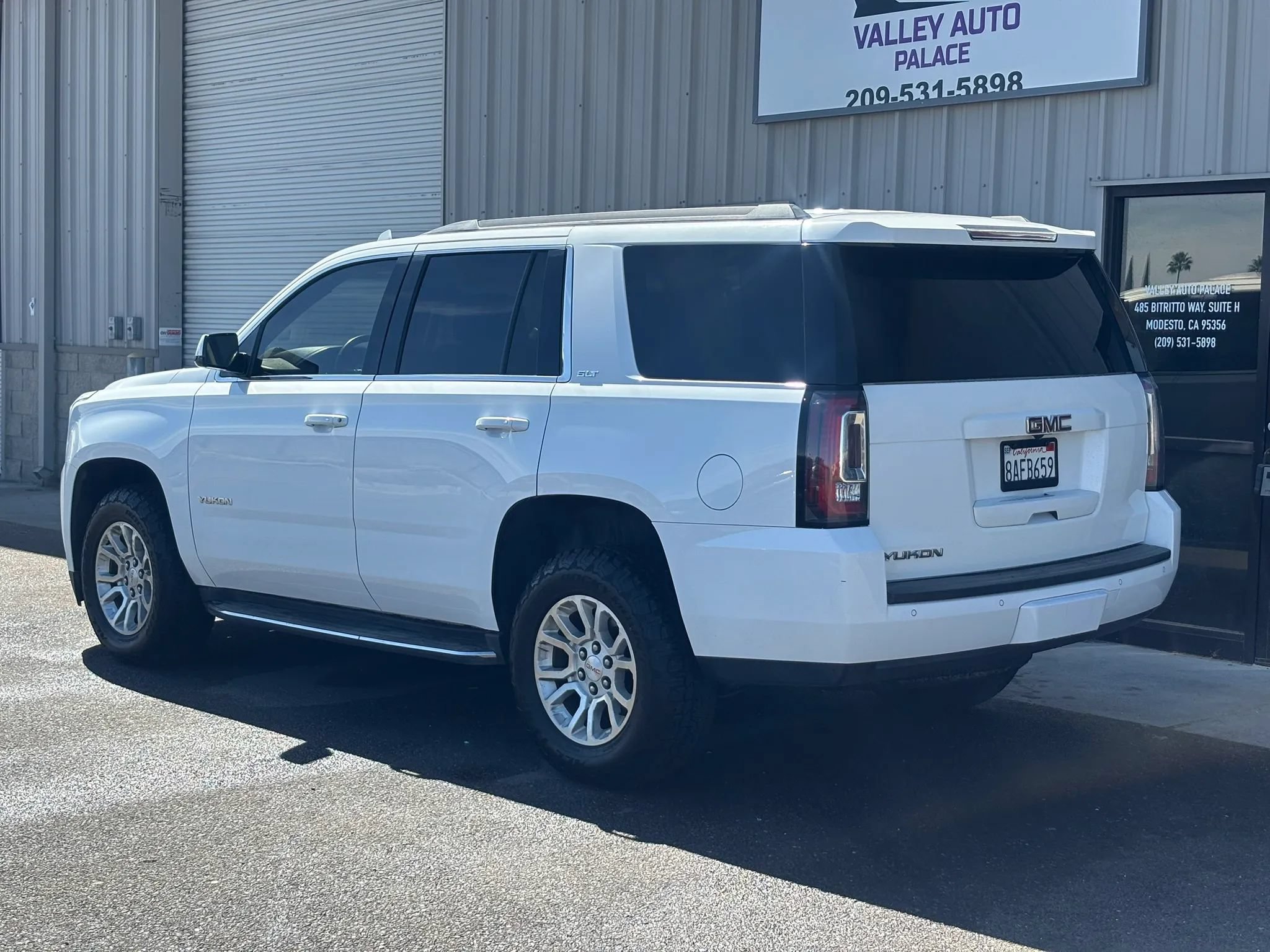 Used 2017 GMC Yukon SLT AWD/4WD image 5
