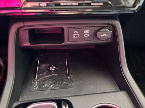 Used 2025 Honda Pilot Touring image 29