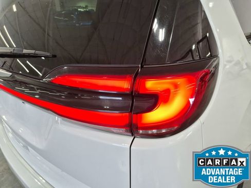 Used 2024 Chrysler Pacifica Touring-L FWD image 13