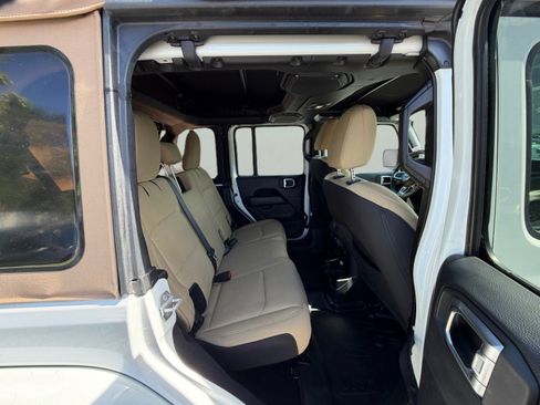 Used 2018 Jeep Wrangler Unlimited Sahara AWD/4WD image 16