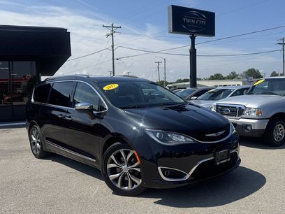 Used 2017 Chrysler Pacifica Limited