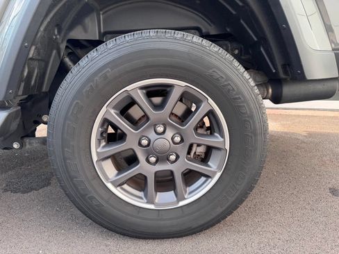 Used 2021 Jeep Gladiator Overland AWD/4WD image 27