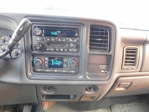 Used 2004 GMC Sierra 1500 SLE RWD image 10