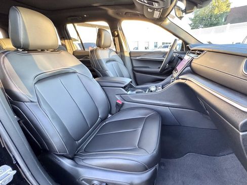 New 2025 Jeep Grand Cherokee Limited w/ Black Appearance Package image 19