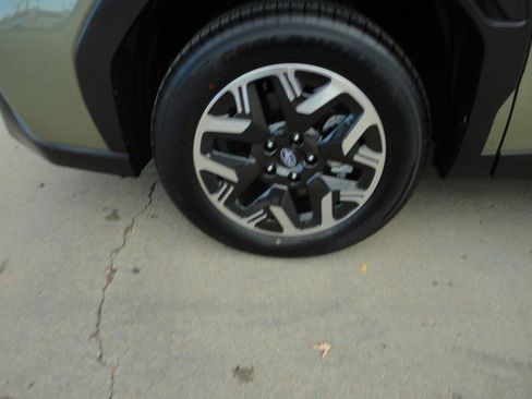 Used 2025 Subaru Forester Premium w/ Convenience Package #1 image 2