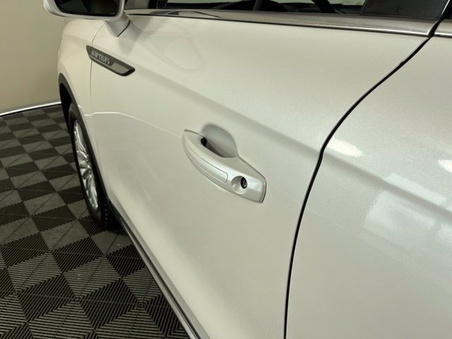 Used 2019 Lincoln Nautilus Premier AWD/4WD image 13