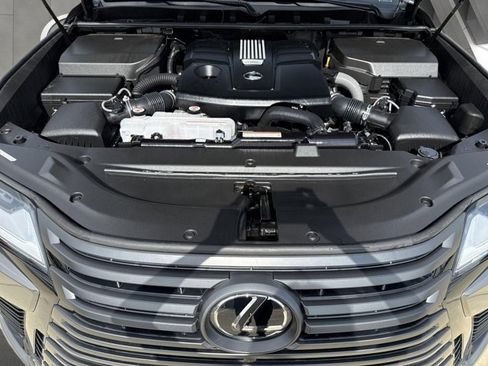 Certified 2025 Lexus LX 600 4WD w/ Appearance Package image 23