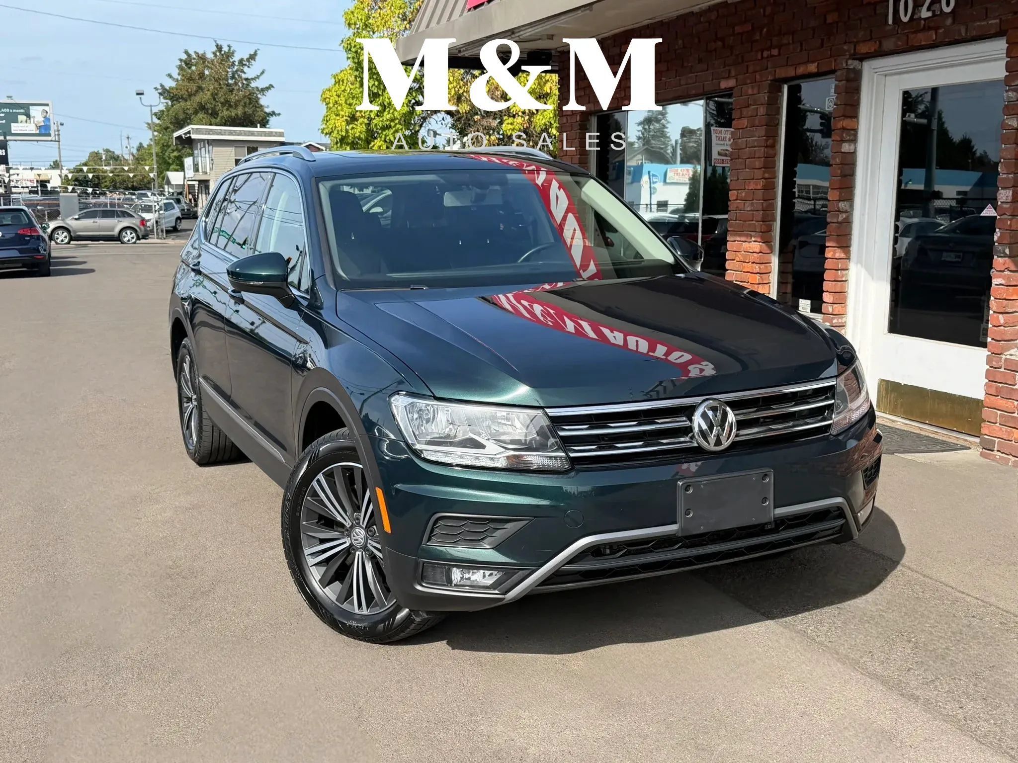 Used 2018 Volkswagen Tiguan SEL w/ 3rd Row Seat Package AWD/4WD image 1