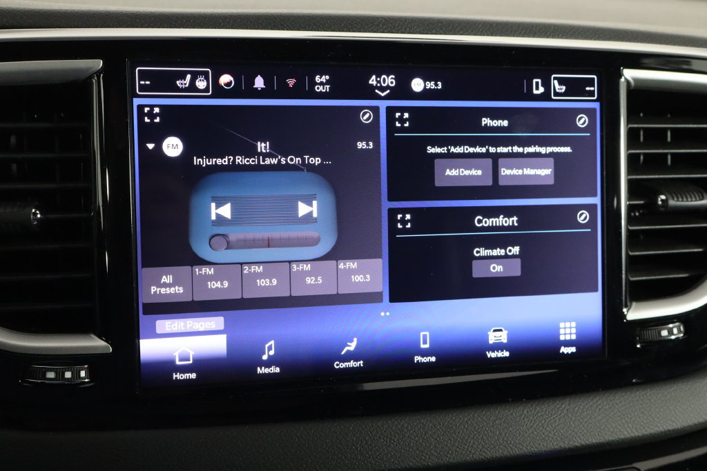 Used 2025 Chrysler Pacifica Select FWD image 32