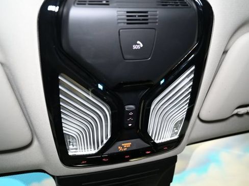 Used 2024 BMW X7 xDrive40i w/ Premium Package AWD/4WD image 47