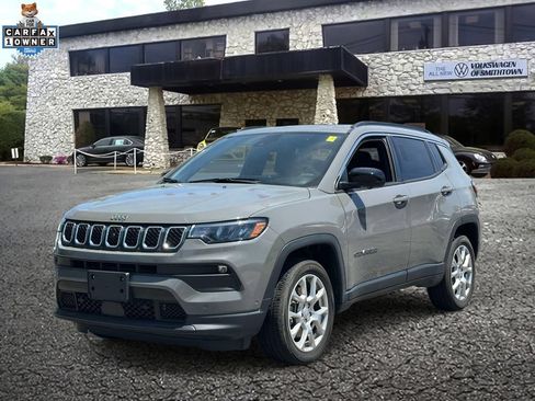 Used 2023 Jeep Compass Latitude w/ Sun and Sound Group AWD/4WD image 2