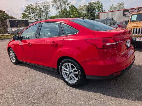 Used 2017 Ford Focus SE FWD image 4