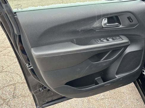 New 2026 Chrysler Pacifica Select image 12