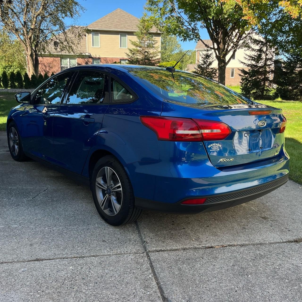 Used 2018 Ford Focus SE w/ SE Appearance Package FWD image 3