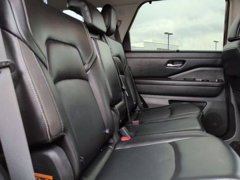 Used 2023 Nissan Pathfinder SL FWD image 42