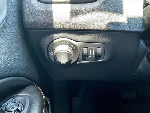 Used 2021 Jeep Compass Limited AWD/4WD image 36