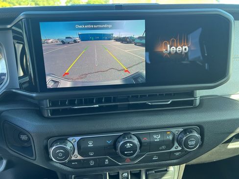 New 2025 Jeep Gladiator Sport image 34