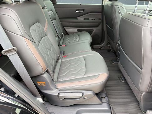 New 2026 Nissan Pathfinder Platinum FWD image 29