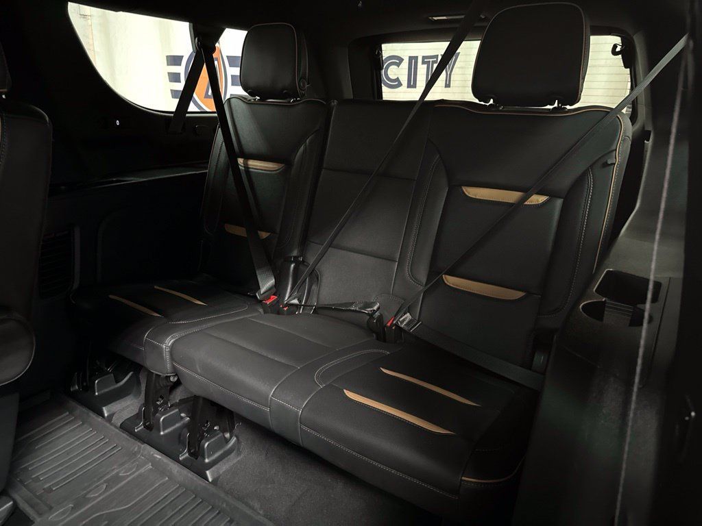 Used 2023 GMC Yukon XL AT4 w/ Technology Package AWD/4WD image 23