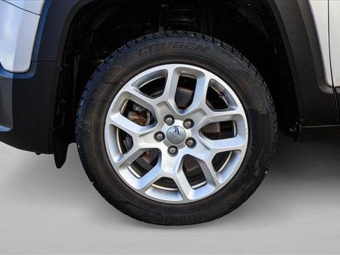 Used 2018 Jeep Renegade Latitude image 9