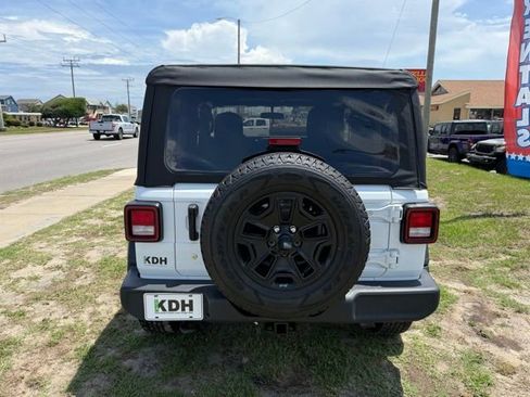 Used 2018 Jeep Wrangler Sport AWD/4WD image 6
