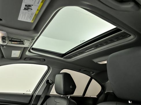 Used 2018 BMW 320i xDrive Sedan image 21