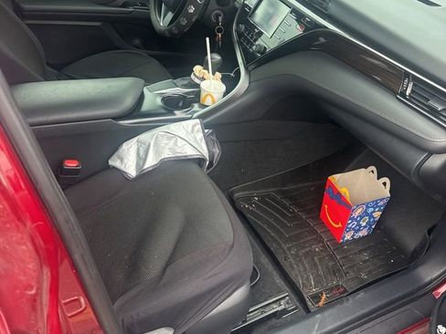 Used 2020 Toyota Camry LE image 11