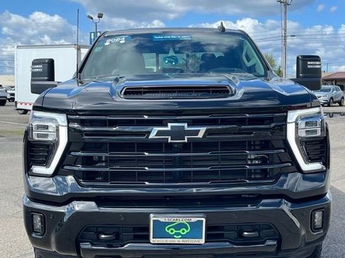 Used 2024 Chevrolet Silverado 2500 LTZ w/ LTZ Plus Package AWD/4WD image 2