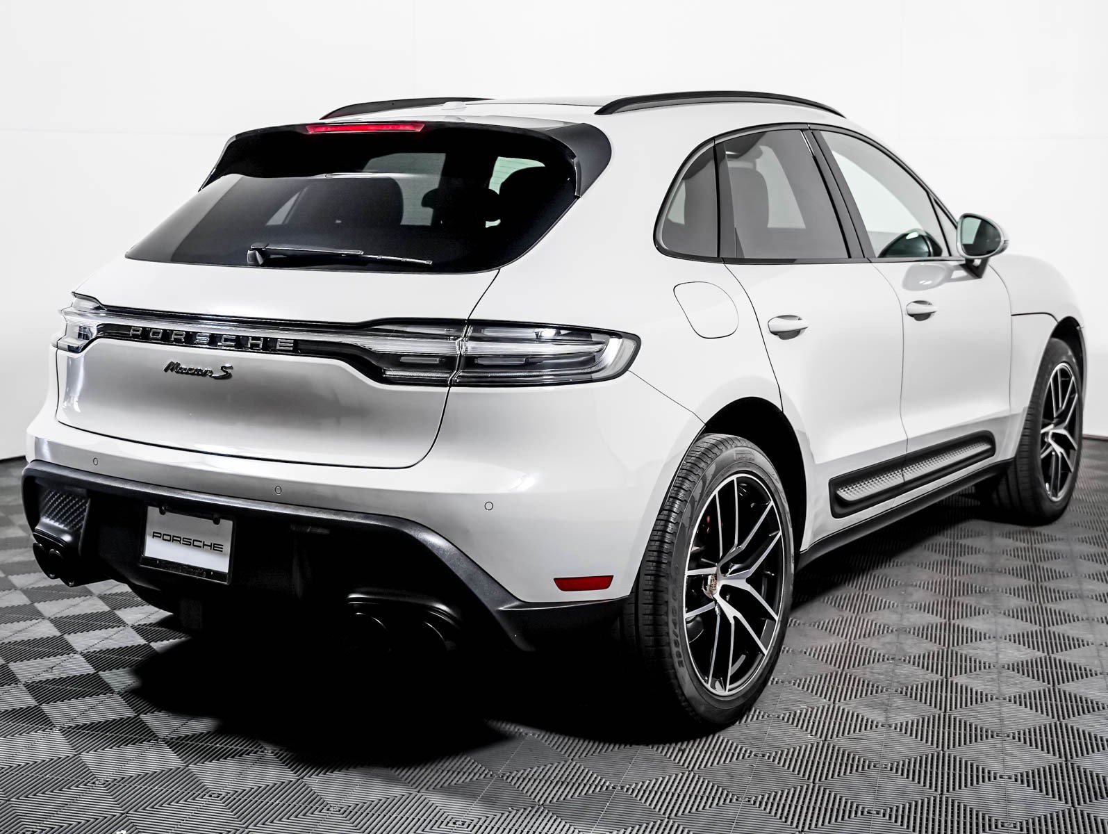 Certified 2023 Porsche Macan S AWD/4WD image 10