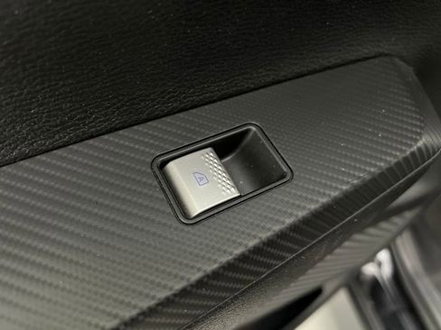 Used 2024 Mitsubishi Outlander SE image 17