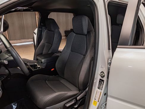 Used 2025 Toyota 4Runner SR5 AWD/4WD image 21