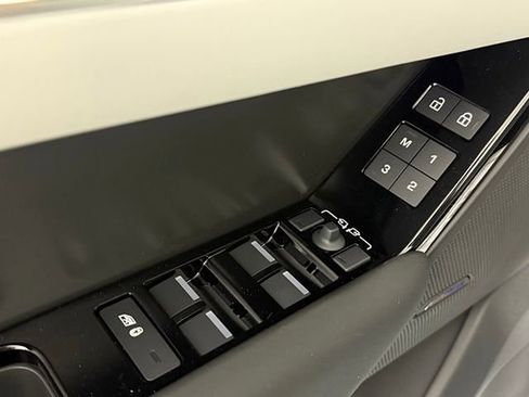 New 2026 Land Rover Range Rover Velar S image 25