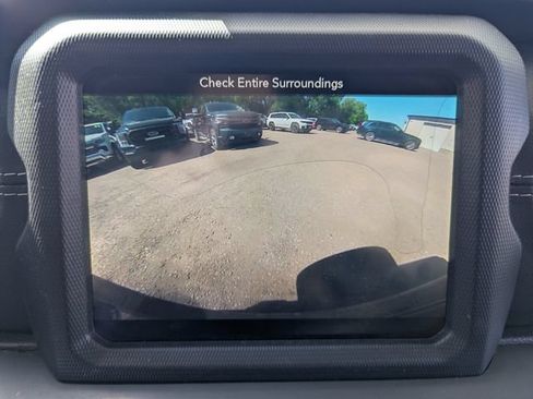 Used 2018 Jeep Wrangler Unlimited Sahara w/ Uconnect 4C Nav & Sound Group AWD/4WD image 7