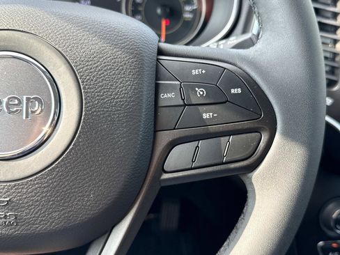 Used 2022 Jeep Cherokee Trailhawk w/ Comfort/Convenience Group image 8