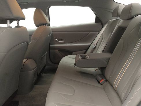 Used 2025 Hyundai Elantra SEL image 18