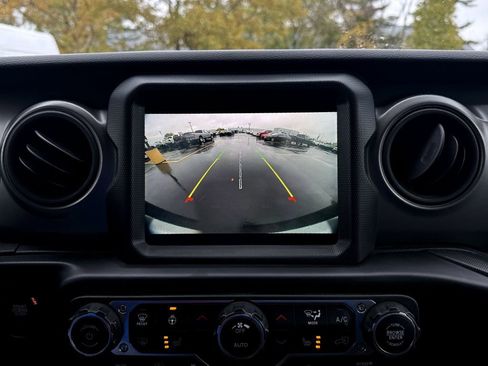 Used 2022 Jeep Wrangler Unlimited Sport image 17