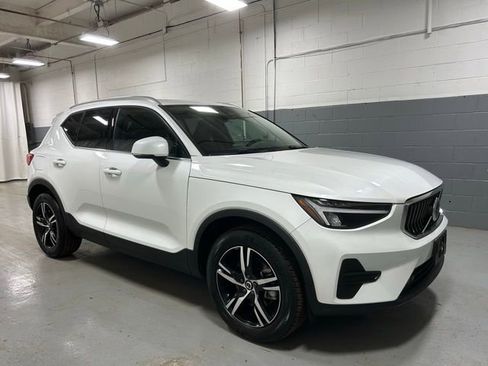 Used 2025 Volvo XC40 B5 Core AWD/4WD image 4