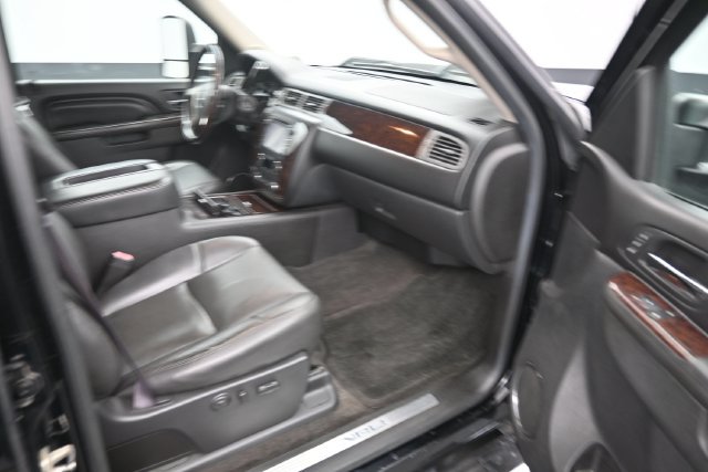 Used 2014 GMC Sierra 2500 Denali w/ Snow Plow Prep Package AWD/4WD image 9