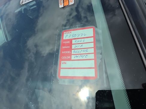 Used 2025 Kia Seltos EX FWD image 11