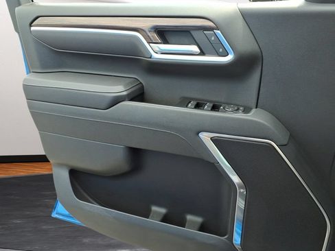 Certified 2025 Chevrolet Silverado 1500 LT AWD/4WD image 16