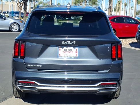 Used 2023 Kia Sorento S image 9