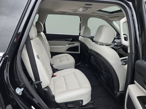 Used 2023 Kia Telluride EX w/ EX Captain's Chair Package FWD image 25