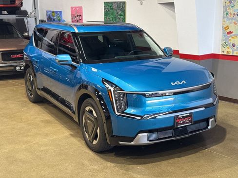 Used 2024 Kia EV9 Land w/ Towing Package AWD/4WD image 43