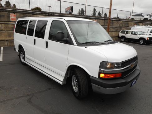 Used 2017 Chevrolet Express 3500 LT w/ LT Preferred Equipment Group RWD image 5