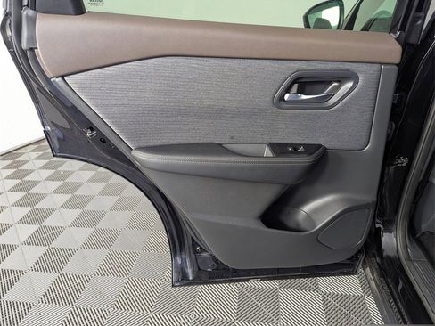 Used 2023 Nissan Rogue SV image 28